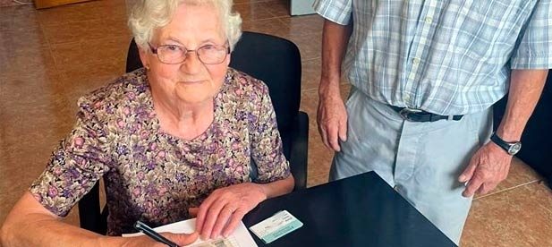 Vecinos de Matet recogida firmas médico.