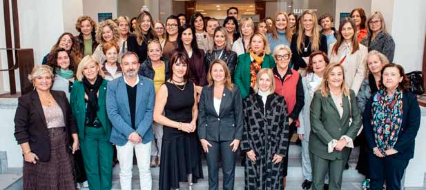 Begoña Carrasco resalta también la medidas en favor de las mujeres emprendedoras en la ciudad de Castellón. El Servicio de Emprendimiento del Ayuntamiento de Castellón ha atendido en este 2025 a 137 personas, de las cuales 69, la mitad, son mujeres