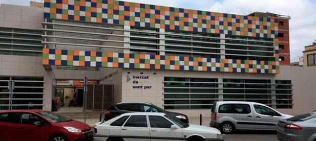 En el caso del Mercado del Grao, los vendedores denuncian la imposibilidad de montar paradas de otros productos.