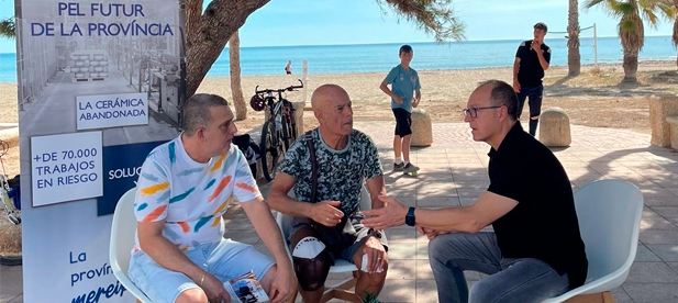 El alcaldable escucha a vecinos que plantean propuestas y quejas "que nos suman". "Este un proyecto de equipo en el que todo Xilxes cabe, porque las diferencias nos ayudan a mejorar"