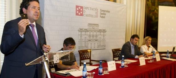 Moliner: "La aplicaci&oacute;n Layar, que en 48 horas de podr&aacute; descargar gratuitamente para cualquier smartphone y tambi&eacute;n estar&aacute; disponible en turismodecastellon.com, ofrece informaci&oacute;n, mediante la tecnolog&iacute;a de la realidad aumentada y geolocalizaci&oacute;n"