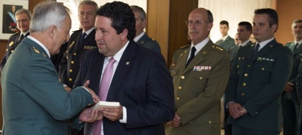 Moliner ha agradecido de esta manera la condecoraci&oacute;n de la cruz de plata a la Orden del M&eacute;rito de la Guardia Civil que le fue concedida la semana pasada en Valencia