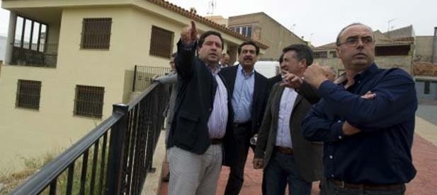 Moliner se ha referido a actuaciones como &ldquo;la mejora de las calles, abastecimiento de agua potable, construcci&oacute;n de instalaciones deportivas y otros servicios b&aacute;sicos que hacen m&aacute;s confortable la vida de nuestra gente&rdquo;.