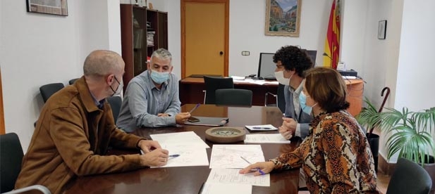 Conselleria y el Ayuntamiento estudian si la Escola de la Mar se pueda ubicar junto al nuevo instituto