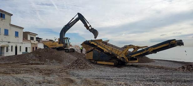 Se inicia el acondicionamiento de la playa de Moncofa.