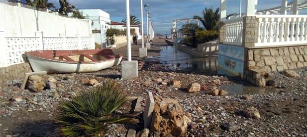 Esta falta del mantenimiento y conservación de infraestructuras en el litoral es algo que se arrastra desde hace una década y el efecto de las tormentas.