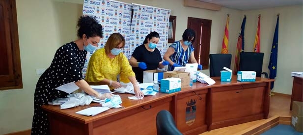 El consistorio va a iniciar el reparto de una mascarilla quirúrgica y una KN95 por habitante.