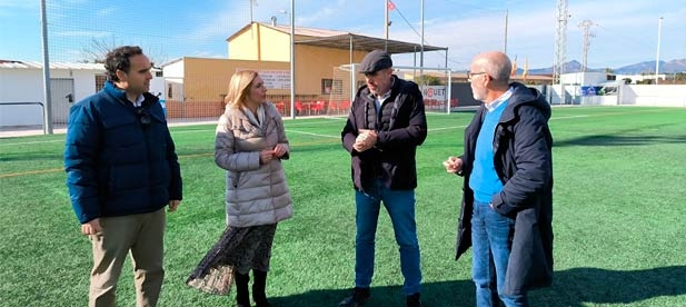 Alós, acompañado de la portavoz provincial del PPCS, Salomé Pradas, y del diputado autonómico del PPCV, Luis Martínez, pide ayuda.