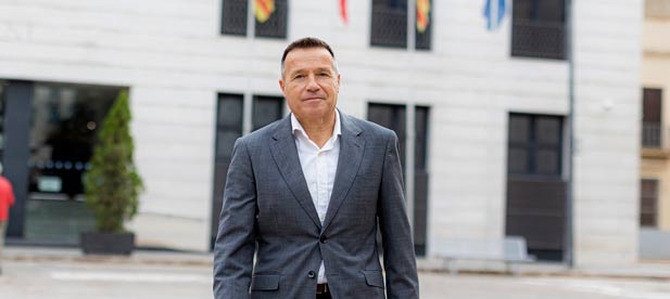 Monferrer: "El compromiso es reforzar la línea de restauración existente, financiar con fondos públicos la iluminación puntual y temporal de las viviendas, y crear rutas señalizadas porque admirar estos inmuebles es un privilegio"