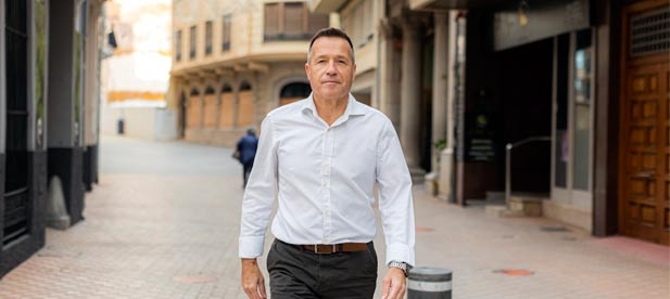 Declara la necesidad "de revolucionar la ciudad" comenzando por "los accesos, que son nuestra tarjeta de bienvenida". "Invertir en su mejora, acondicionamiento y dimensiones es un objetivo"