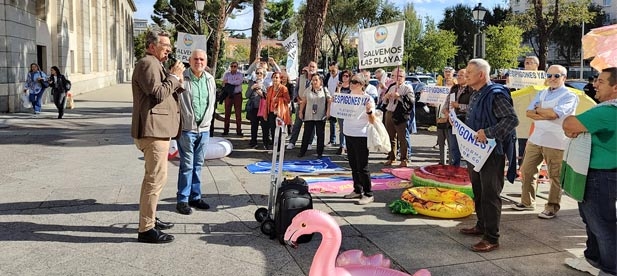 Martínez. "El PSOE impone su criterio y allana derechos. Pero ante este atropello hay otra forma de gobernar. En el PP creemos que la política se asienta en el diálogo y hay futuro para una costa que es compatible con cientos de viviendas singulares"