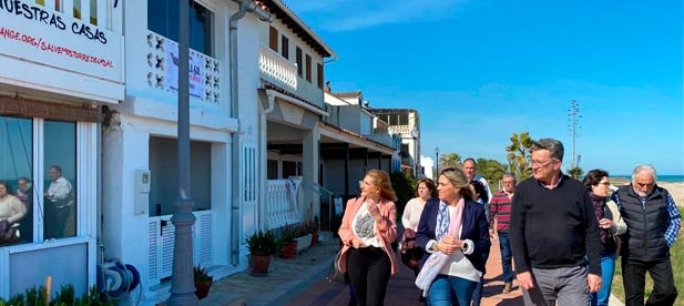Martínez: "Hay tramos de playa que están desprendiéndose, como en la Cala Puntal de Vinaròs, otros amenazados por la erosión, como es el caso de Oropesa, y otros cuyos vecinos siguen pendientes de un proceso de confiscación, como Torre de la Sal"