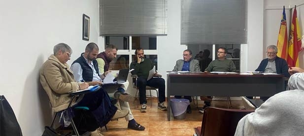 Apelan a la escucha activa y al consenso que permiten “que la opinión de los vecinos sea tenida en cuenta”. Lamentan el veto a las alegaciones presentadas a la ordenanza de matrimonios civiles, instalaciones deportivas e instalación de terrazas