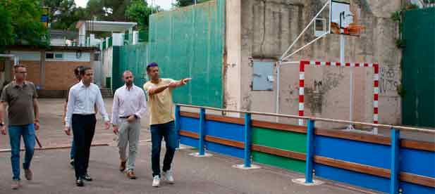&ldquo;Navajas est&aacute; recibiendo un apoyo clave por parte de las instituciones que gobierna el PP. Y eso le sienta bien a nuestro pueblo&rdquo;, afirma Navarro. Desde el polideportivo a las pistas de p&aacute;del y tenis o la zona de birlos y frontones &ldquo;mejorar&aacute;n&rdquo;, celebran