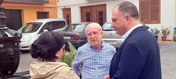 El cambio de Consell ha supuesto una "mejora" para el paciente que ahora ve c&oacute;mo las ambulancias SAMU est&aacute;n cubiertas por un m&eacute;dico que asiste la urgencia. "Se respetan las Unidades de Hospitalizaci&oacute;n Domiciliaria y se refuerza la cobertura"