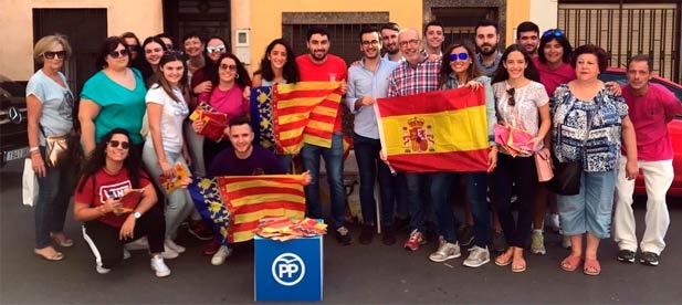 Blay: "Frente a los que desunen y buscan confrontación, nosotros presumimos de nuestra señera y de los colores de España"