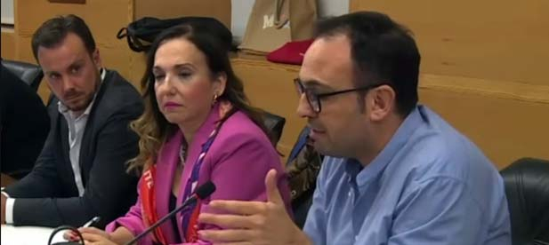 "Responder desde la aceptación y el inmovilismo es reconocer la plena incapacidad de este equipo de gobierno", lamenta el concejal del PP, Vicente Bertomeu