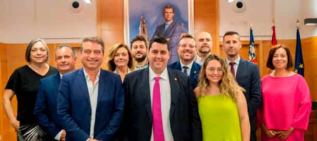 El resultado presupuestario aflora 502.375,61 euros de saldo negativo y el remanente de tesorer&iacute;a se cifra en 303.671,80 euros en rojo. "No se puede gobernar desde el postureo", dice Mart&iacute;nez