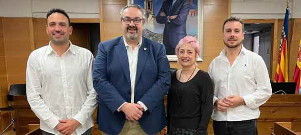 El informe de la AVA se&ntilde;ala "acreditado de forma indubitada que el adjudicatario" de los Puntos Violeta, "que es familiar de uno de los ediles del gobierno", obtuvo "un beneficio econ&oacute;mico neto indebido" gracias al contrato otorgado por el alcalde