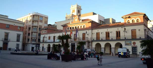 El PP traslada a los colectivos "su absoluto respaldo" y anuncia que exigirán "luz y taquígrafos" a nivel municipal para garantizar a los vecinos de Nules que "la asistencia a la convocatoria política con comida gratis no se traduce en castigos y premios"
