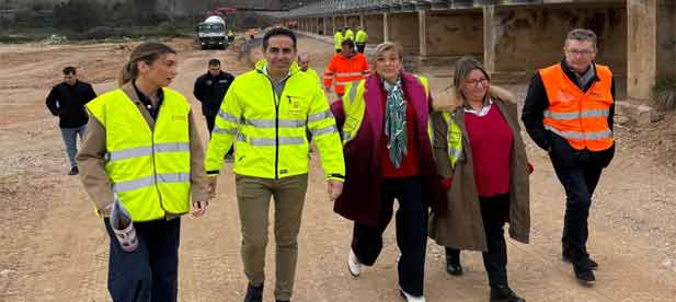 Candela Angl&eacute;s sostiene &ldquo;que cada euro invertido en el mundo rural es garant&iacute;a de &eacute;xito&rdquo;. &ldquo;Las comunicaciones son b&aacute;sicas para fijar poblaci&oacute;n en el interior&rdquo;, se&ntilde;ala la regidora
