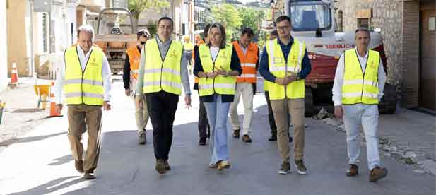 Junto a las actuaciones iniciadas en El Toro y Tor&aacute;s, est&aacute; previsto antes de que finalice este mismo mes de mayo el inicio de las obras de mejora de la accesibilidad y la seguridad vial en las traves&iacute;as de Barracas y Xert