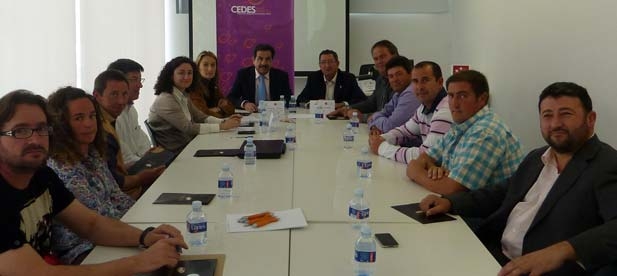 La Oficina Parlamentaria popular se re&uacute;ne una vez al mes con objeto de conocer en persona la problem&aacute;tica del tejido industrial y agropecuario de la provincia.