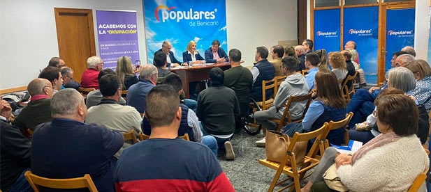 Junto a la senadora, el presidente local, José Antonio Redorat, y el candidato a la alcaldía por el PP, Juan Manuel Cerdá, la sede del PP aborda un problema "que Benicarló sufre y que merece soluciones eficaces y ágiles"