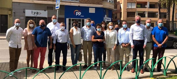 El vicesecretario Jaime de Olano muestra el apoyo de los alcaldes de Castellón y ensalza su responsabilidad por hacer test o tener enfermería escolar 