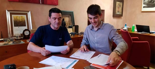 El PP logra una bajada anual de los sueldos de 40.000 euros y exige eliminar las aportaciones a los grupos políticos. Finalmente el alcalde acepta rebajarlos de 250 €/edil/año a 100 €/edil/año