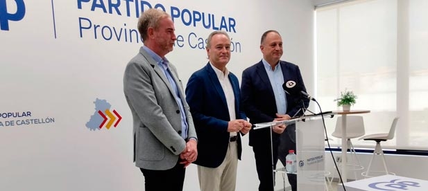 El secretario general del PPCS, Salvador Aguilella, defiende los “valores de una democracia sólida” en una comparecencia pública en la sede provincial en la que arropa a los dos diputados nacionales del PP por Castellón, Alberto Fabra y Óscar Clavell