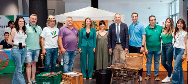 La alcaldesa destaca a las asociaciones vecinales como eje de la gestión y reafirma el compromiso con la concejalía de Barrios.
