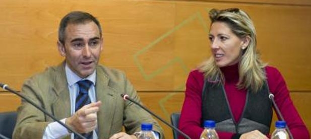 Esther Pallardó junto a Miguel Barrachina el pasado 22 de noviembre durante la presentación de las nuevas cláusulas sociales para la inserción laboral de personas discapacitadas o con riesgo de exclusión.