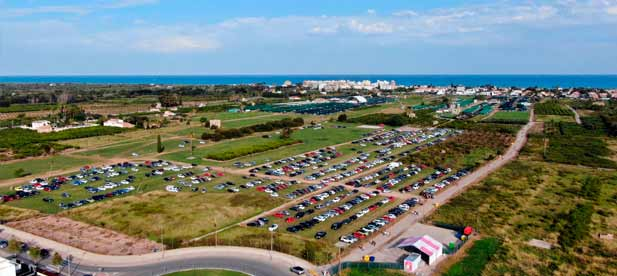 El Ayuntamiento asumirá el acondicionamiento completo de los solares adjudicados, incluyendo desbroce, nivelación, aporte de zahorra, instalación de alumbrado y adecuación de accesos.