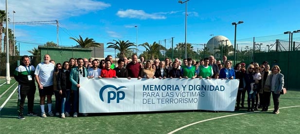 Más de un centenar de afiliados, simpatizantes y sociedad civil en general se dan cita en un encuentro deportivo solidario de apoyo a las víctimas del terrorismo. 