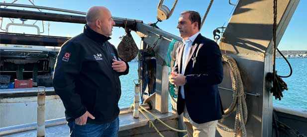 La Diputación rechaza la reducción del 60% en la Política Pesquera Común y alzará la voz en defensa del sector.