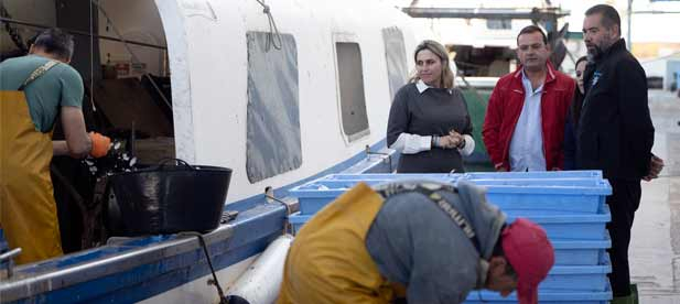 Los pescadores de la provincia de Castellón “son un ejemplo de respeto y sostenibilidad hacia el mar. Son los primeros en garantizar las paradas biológicas porque de ello dependen los resultados. No vamos a permitir su hundimiento”, mantiene