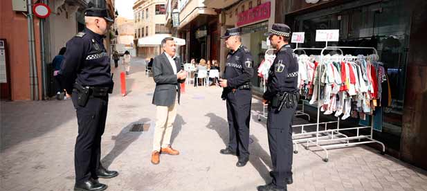 La iniciativa es una respuesta a las numerosas peticiones vecinales de ver más presencia policial y a los agentes patrullando a pie de calle
