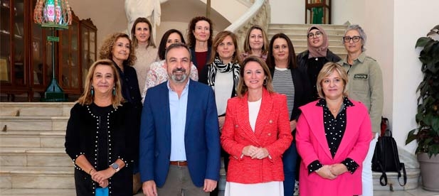 A este Plan se suman otros con los que el Ayuntamiento ha incorporado a un total de 150 personas, entre ellas, personas con discapacidad, con dificultades de inserción laboral, pertenecientes a colectivos vulnerables o en riesgo de exclusión social