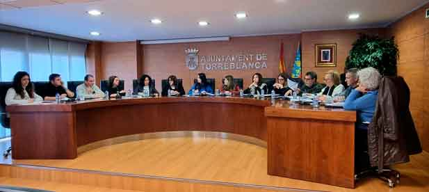 Tania Agut: "Con esta adhesi&oacute;n damos un paso m&aacute;s para defender a nuestros vecinos y a los propietarios que se ven afectados por la ocupaci&oacute;n ilegal"   