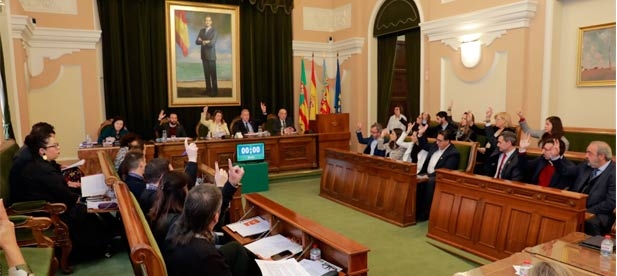 Sales ha realizado este anuncio durante la celebración del pleno municipal de esta mañana recordando que la socialista "se marchó perdiendo las elecciones y haciendo un 'simpa' de 130.000 euros "