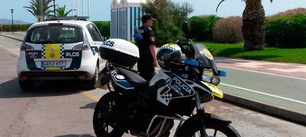 El verano pasado el propio sindicato policial CSI-F reconoció la escasez de efectivos en pleno mes de julio, con jornadas en las que únicamente contaban con dos patrullas para vigilar todo el término municipal