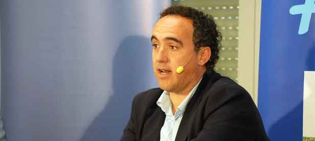 Los campos de cultivo "son hoy m&aacute;s seguros" porque las pol&iacute;ticas &uacute;tiles del PP "dan respuesta a las demandas de alcaldesas y alcaldes", declara. "Los guardas rurales ponen coto a los robos indiscriminados que antes afectaban a los cultivos"