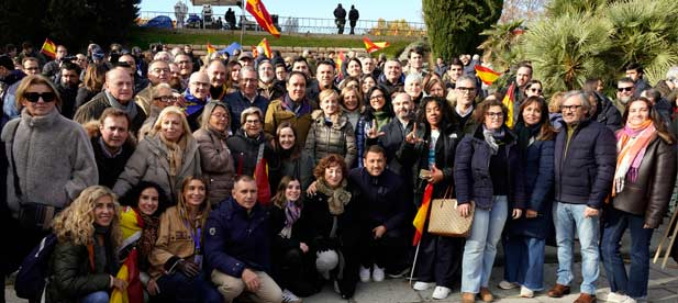 Salvador Aguilella acude a Madrid junto a diputados, senadores, alcaldes, militantes y castellonenses que exigen un Gobierno de España que piense “en resolver los problemas de los ciudadanos”