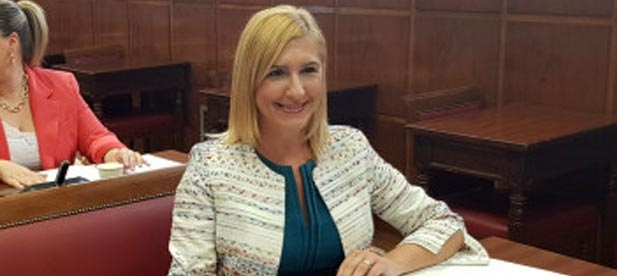 “El PSOE ha incumplido el compromiso de establecer una modalidad de doble tarifa eléctrica para el regadío tal y como debería haber hecho antes del 30 de junio”, recuerda Pradas