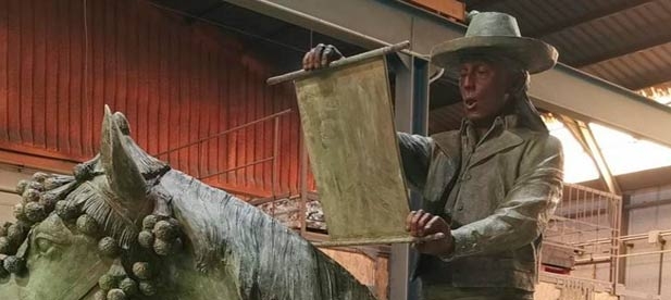 Sales ha recordado que "el encargo de Marco partió de manera unilateral desde la Alcaldía, por orden de la propia alcaldesa Marco y cargando el coste a una partida dedicada supuestamente a embellecimiento ornamental de la ciudad"