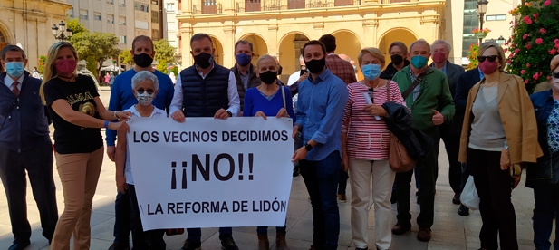 El comercio y del ocio nocturno, tratan de hacerse oír para que Marco dé marcha atrás y desista en su empeño de llevar a cabo, en plena pandemia, una obra de 3,3 millones que nadie quiere