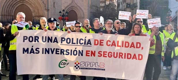 La portavoz Popular ha trasladado su apoyo a los agentes de Policía Local que han protagonizado una sonora pitada contra el equipo de gobierno de la alcaldesa socialista, Amparo Marco