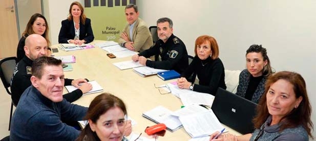 Carrasco: "Esta reunión era prioritaria para conocer lo que se ha hecho hasta ahora, hacer evaluación e incorporar mejoras que garanticen un servicio más eficaz" y ha recordado que "la prevención es fundamental para mejorar como sociedad"