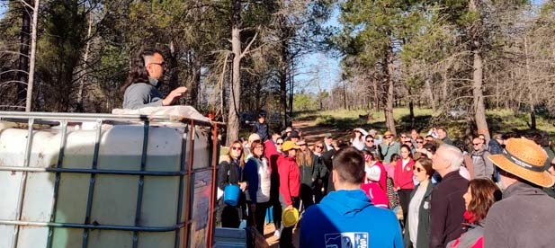 a jornada intergeneracional "es un canto a la vida". Decenas de vecinos, de todas las edades, toman parte en la jornada que ha permitido "insuflar futuro a nuestros bosques", explica Jesús Salvador.